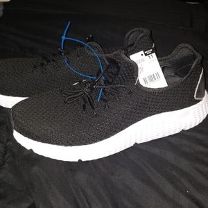 Everlast running shoes